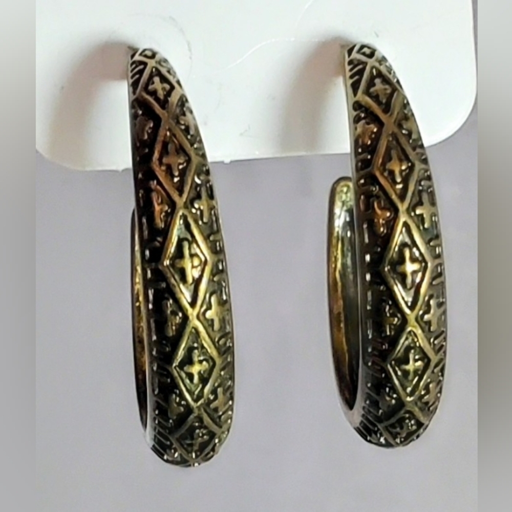 Set Of Brass and Maroon Fringe Necklace And Earring Set. - Picture 8 of 9